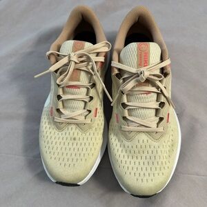 NIKE Women's Winflo 10 Athletic Running Shoes